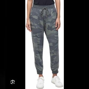 Splendid Green camo joggers